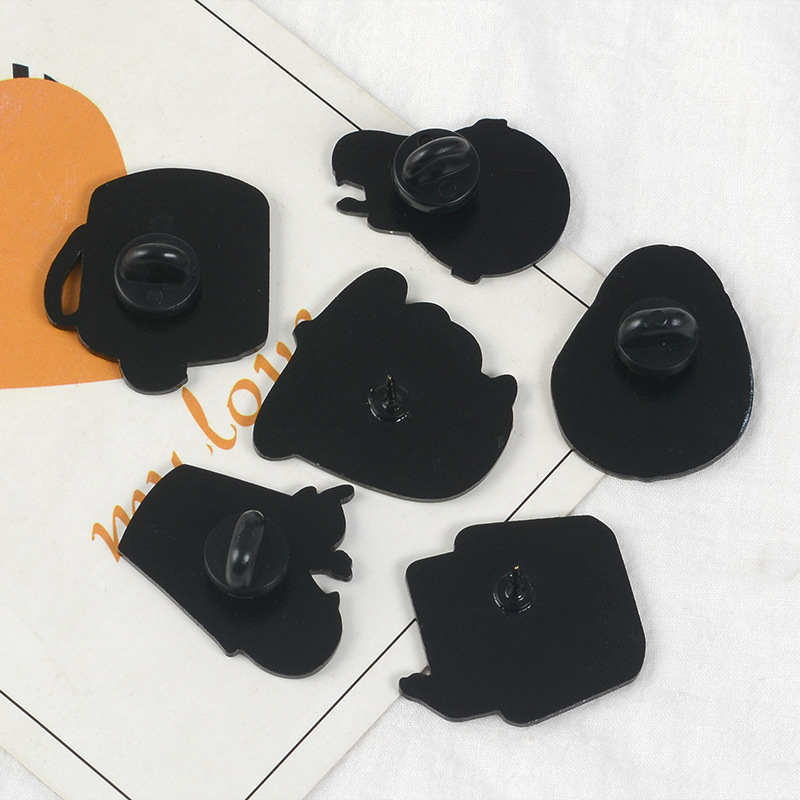 Love enamel brooch badge - Image 6