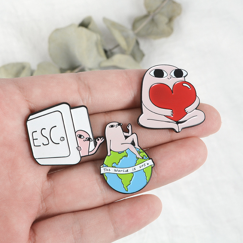 Love enamel brooch badge - Image 2